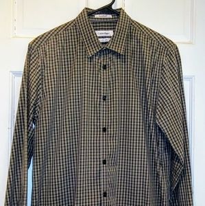 Calvin Klein body fit no iron Mens button down